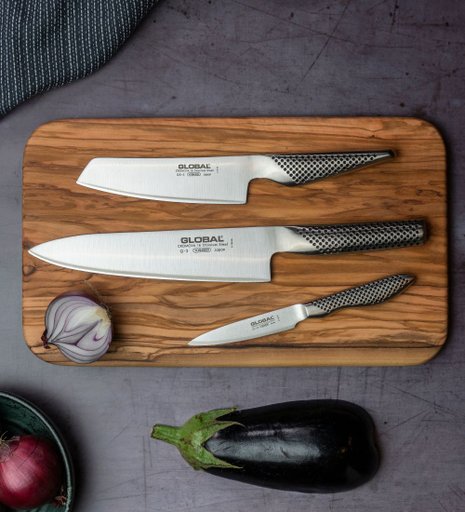Ett knivset med rostfria knivar från Global