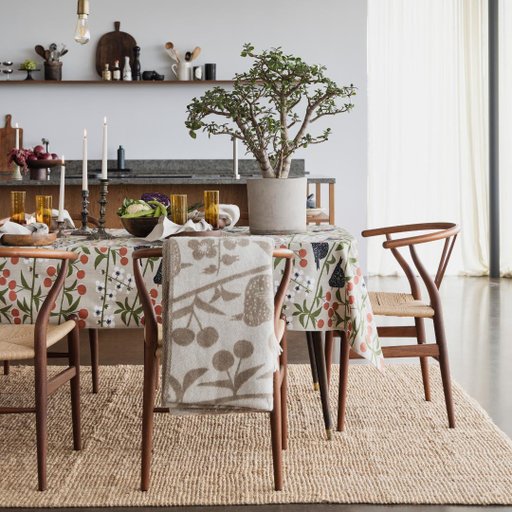 Duk Körsbärsträdgården 145x250 cm. Duk Körsbärsträdgården 145x250 cm.