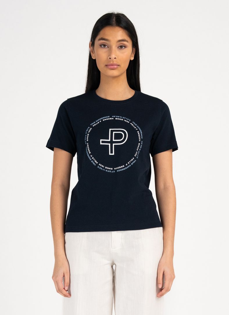 W Perus Organic Logo Tee W Perus Organic Logo Tee Dk Navy Blue