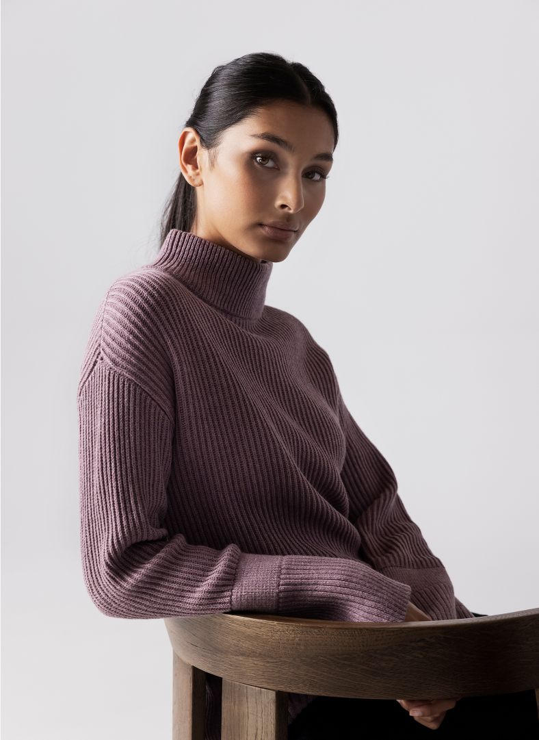 W Mons Funnel Neck