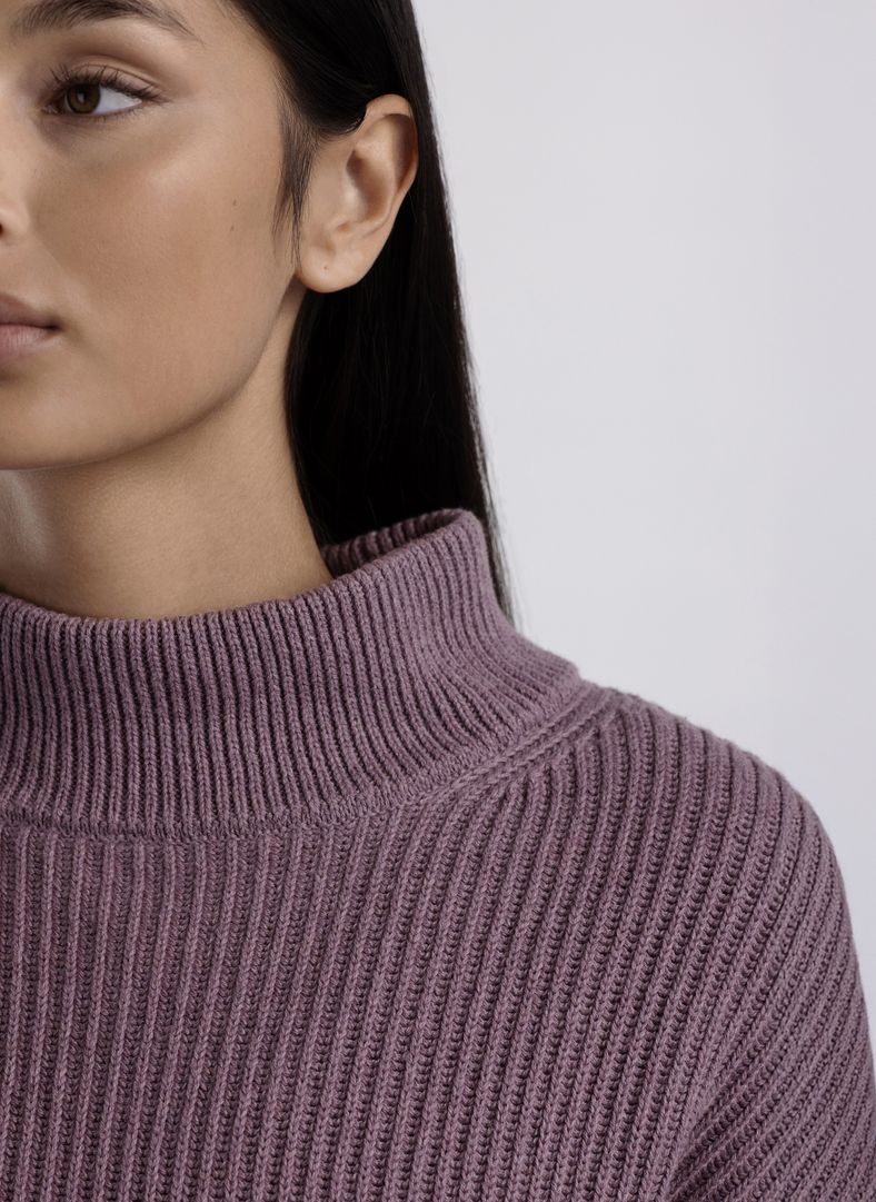 W Mons Funnel Neck