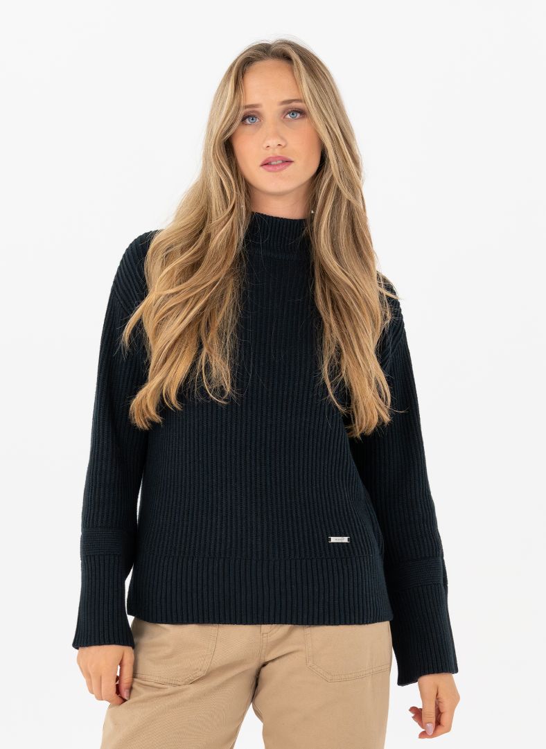 W Mons Funnel Neck