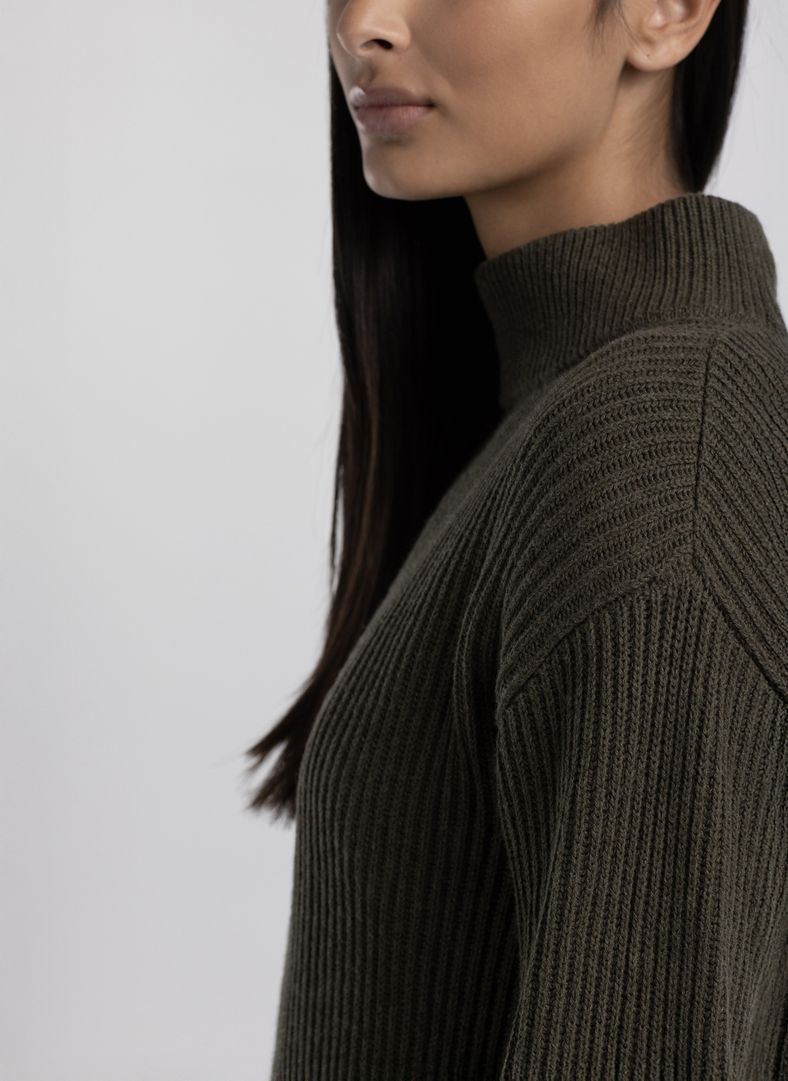 W Mons Funnel Neck