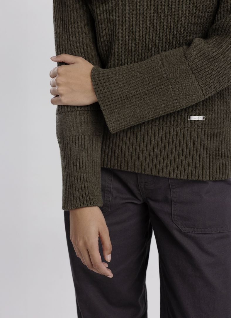 W Mons Funnel Neck