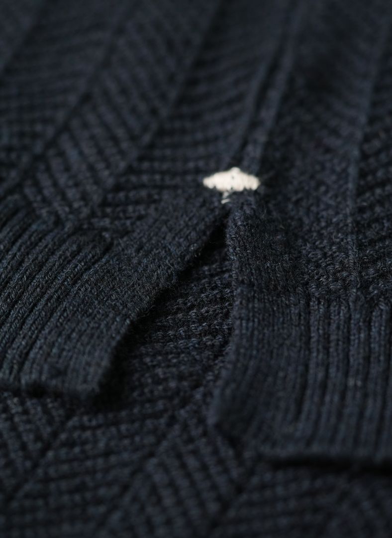 W Tiller Herringbone V-neck