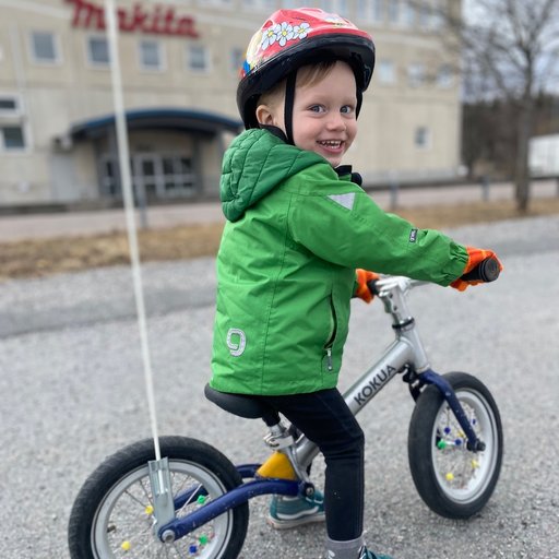 Gneis Speed Shell skaljacka i grönt. Vattentät med bra andning. Barn som cyklar.
