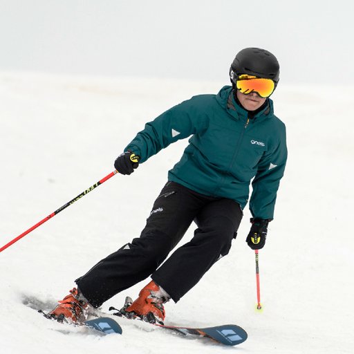 Gneis Speed vinterjacka i glacierlake. Varm, vattentät och smidig. Barn åker slalom.
