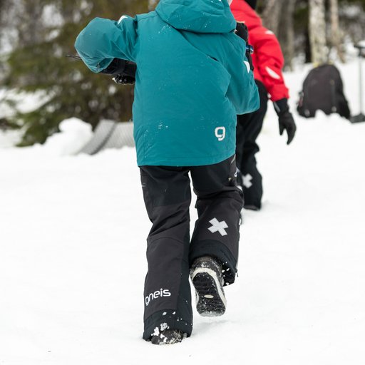 Gneis Gizmo vinterbyxa. Barn som går i snön.