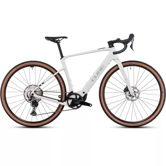 Cube Nuroad Hybrid C:62 Race 400X gravel-sähköpyörä. Värinä desertstone´n´green.