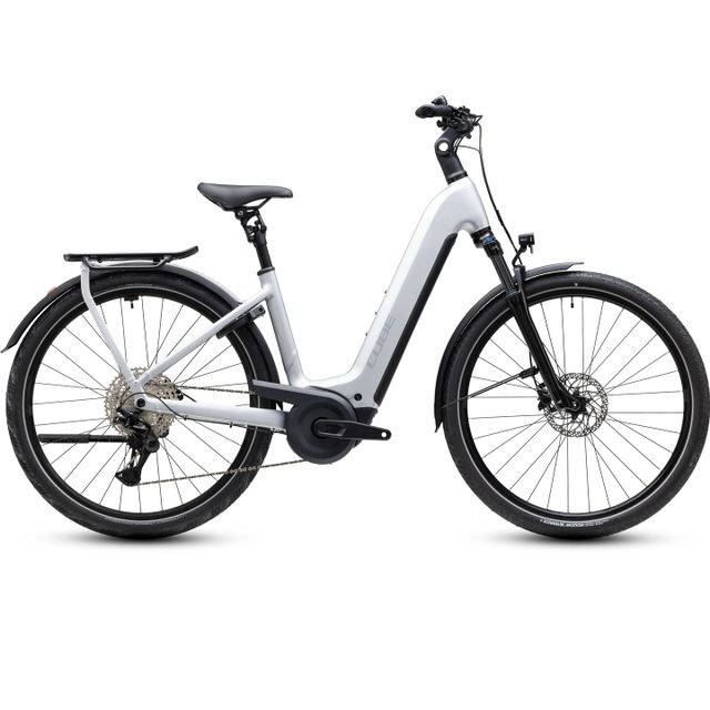 Cube Kathmandu Hybrid One 800 sähköhybridipyörä Easy Entry. Värinä silverstar´n´reflex.