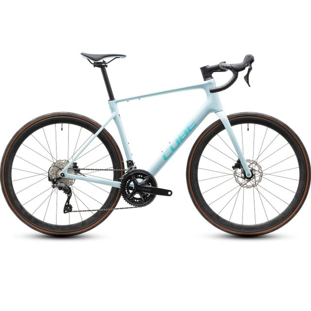CUBE Attain C:62 Race 2027 maantiepyörä värinä frostymint´n´mint