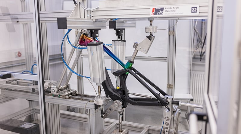 Pyörän runko tehtaassa.