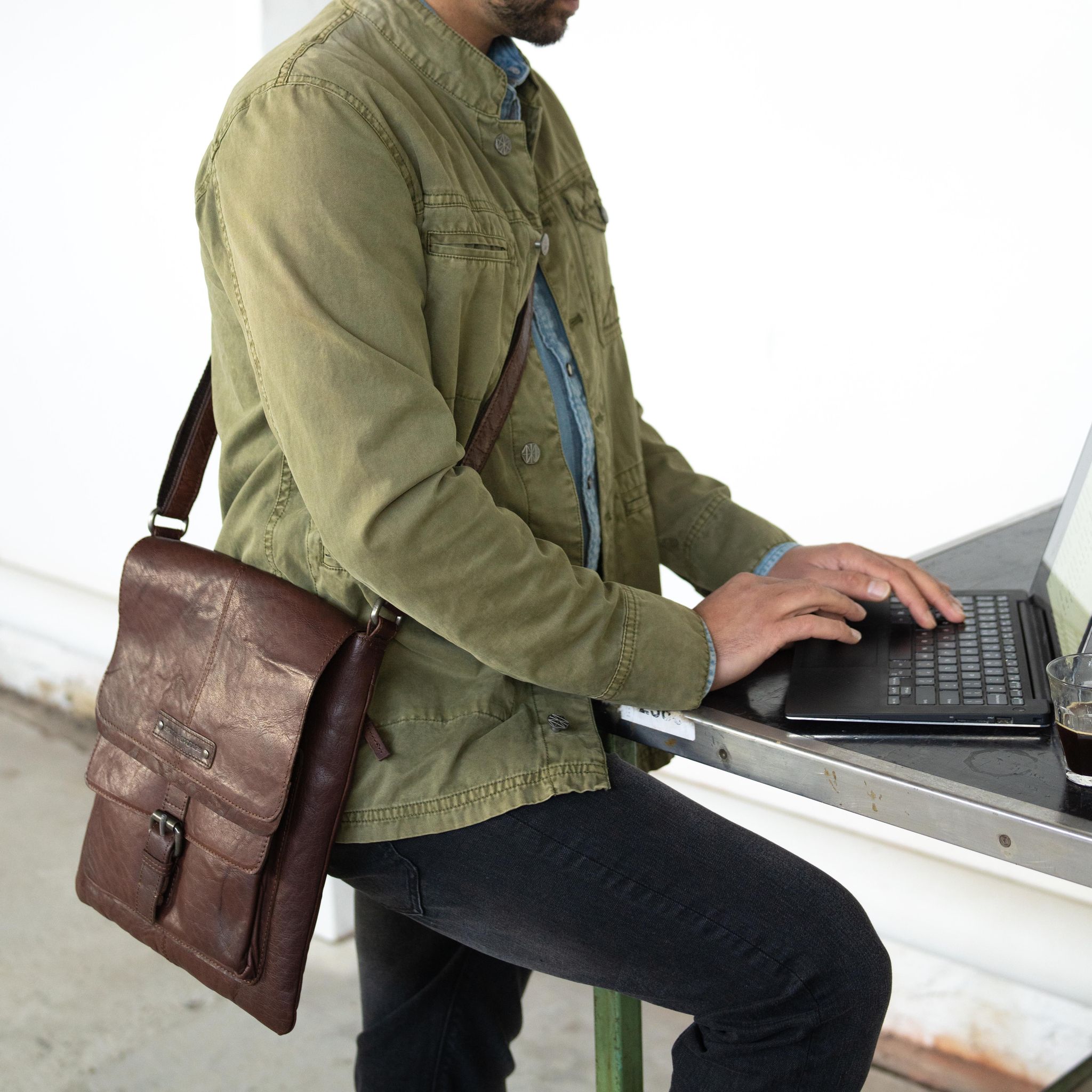 Veske Flap Bag skinn - Mørk brun