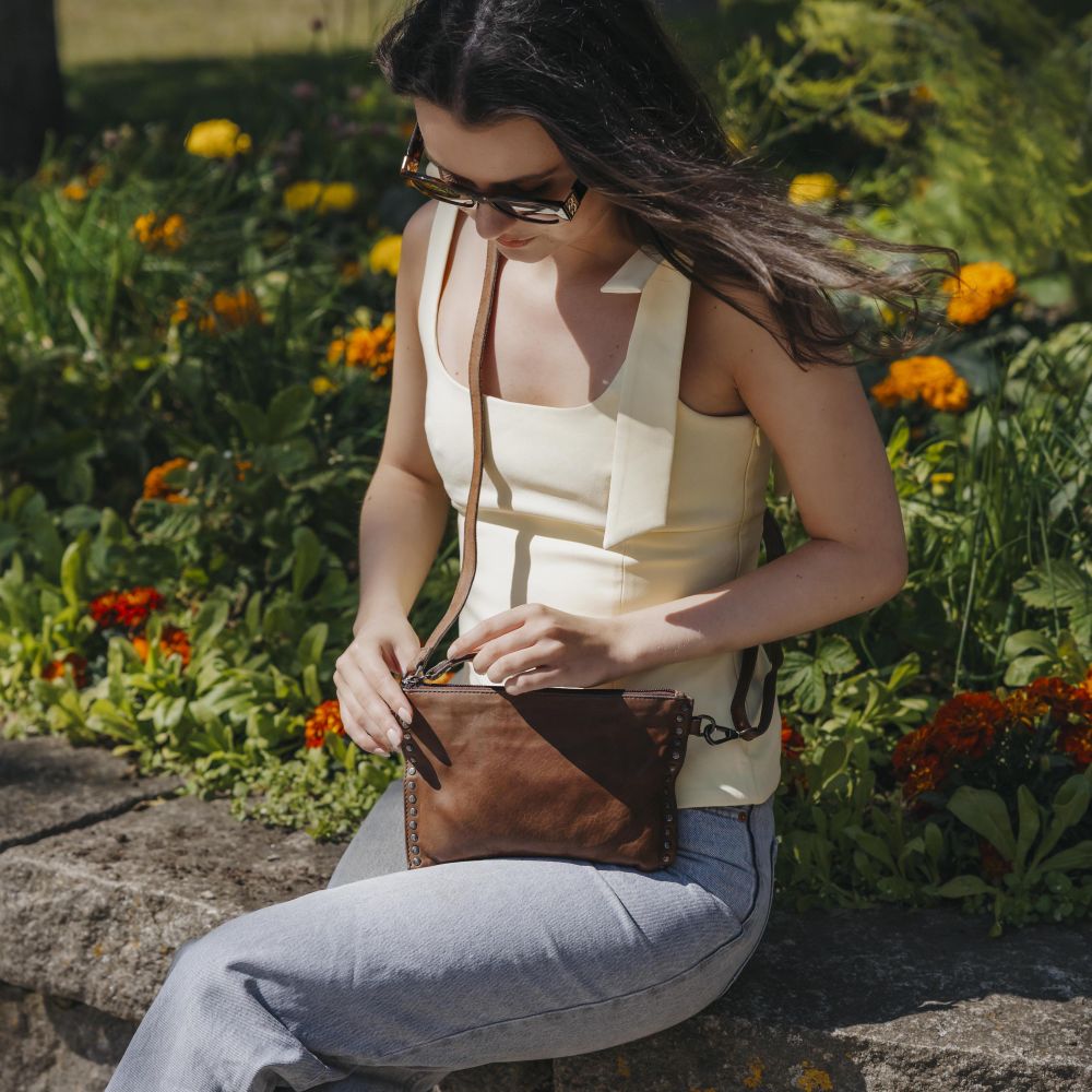 VINTAGE ROCKS Clutch