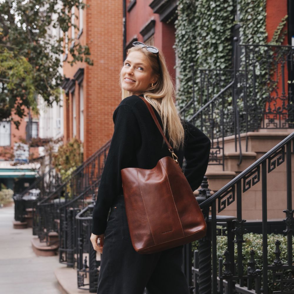 Bucket bag 16" i skinn Bucket bag 16" i skinn