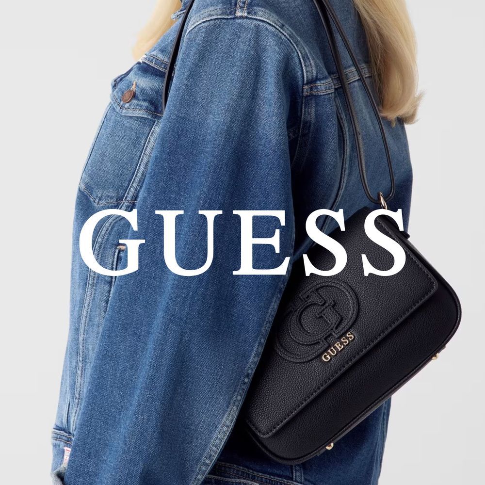 tre svarte guess vesker, dame i jeans klær