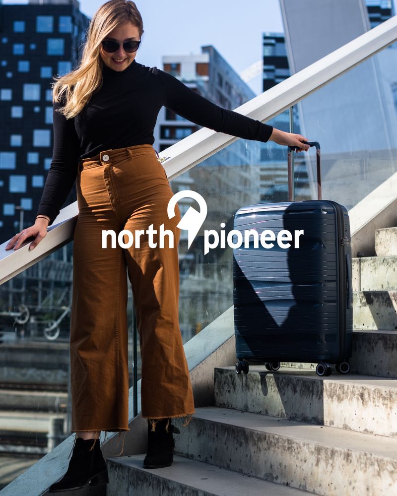 Stor blå North Pioneer koffert i Oslo Barcode