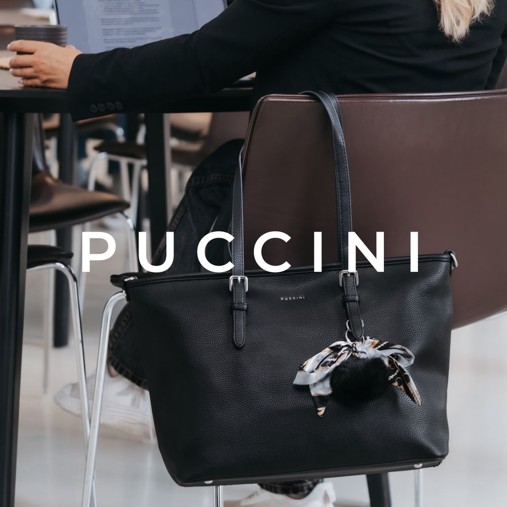 Svart Puccini toteveske henger på stol
