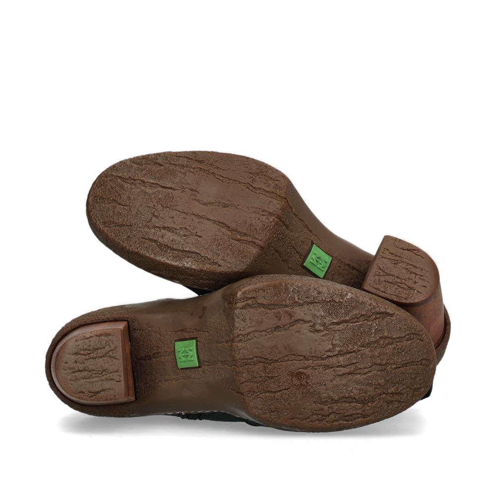 Reuse El Naturalista Boots
