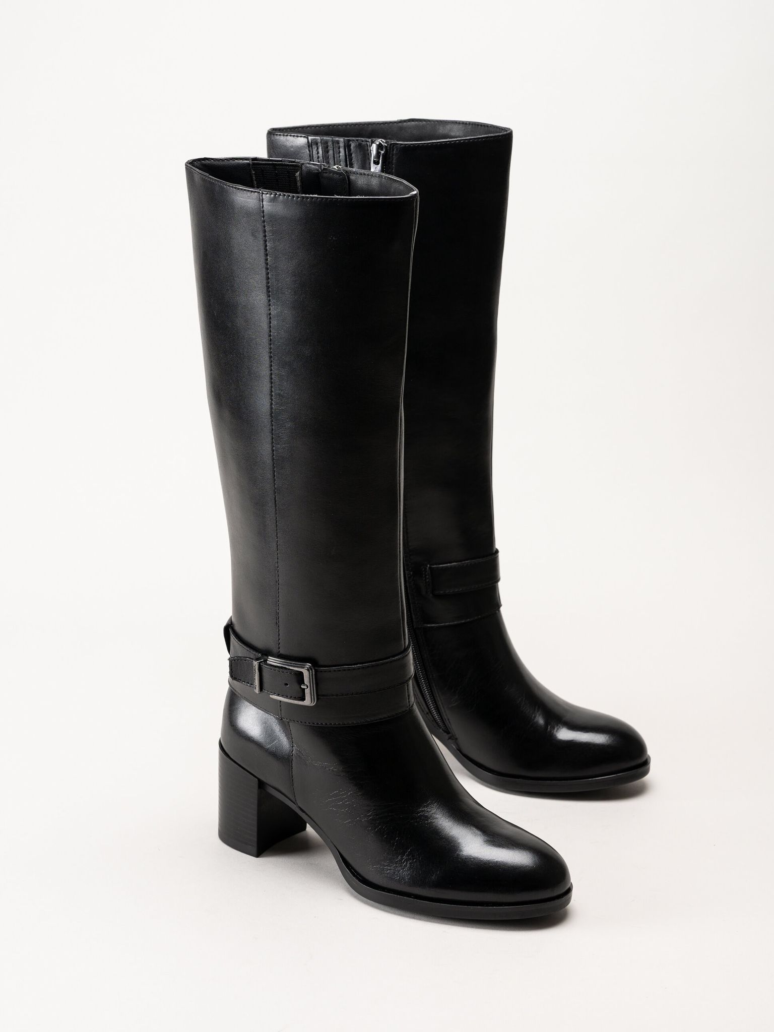 Tamaris - Svarta skinnstövlar med klack