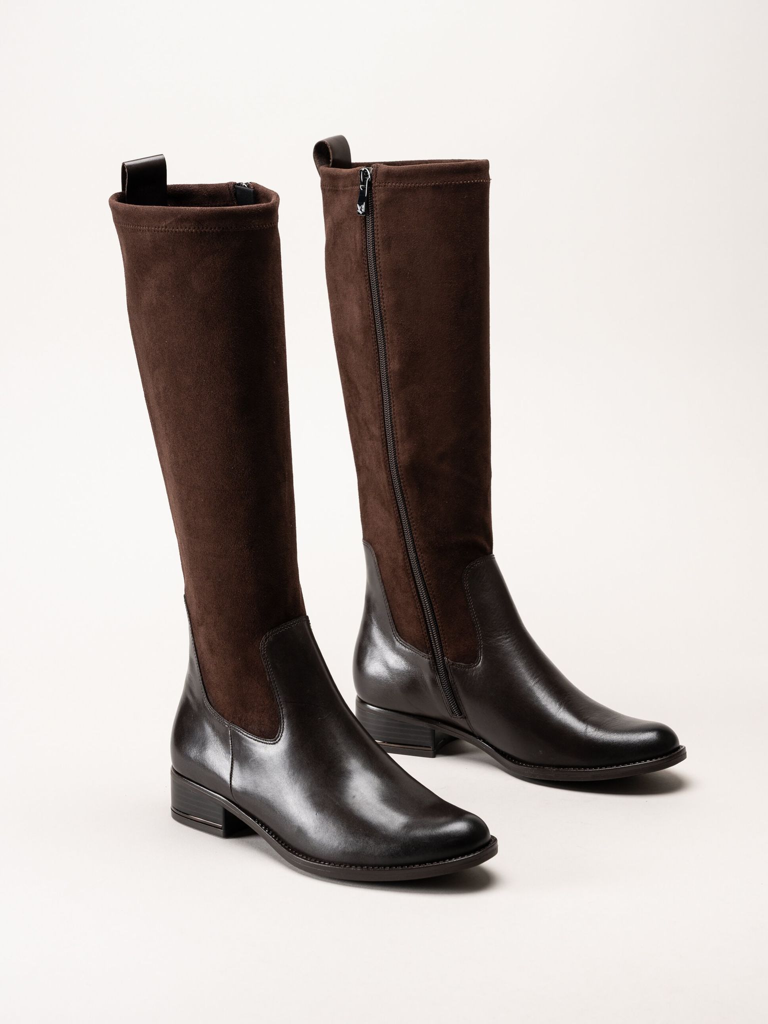 Caprice - Mörkbruna stövlar i skinn och textil