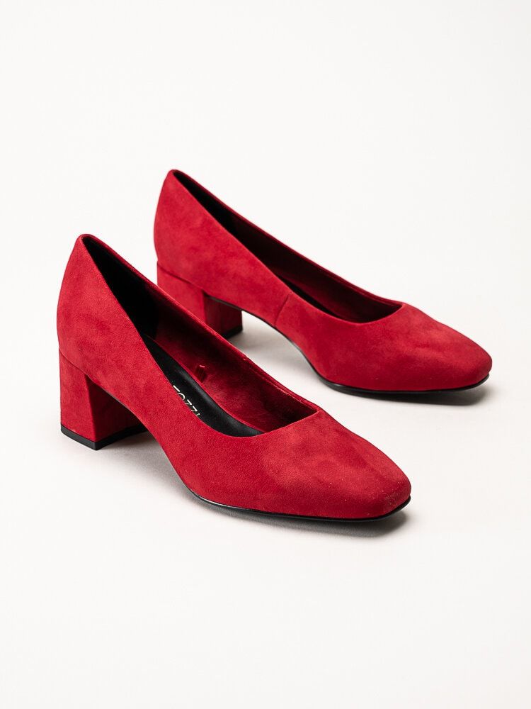 Marco Tozzi - Röda pumps i mockaimitation