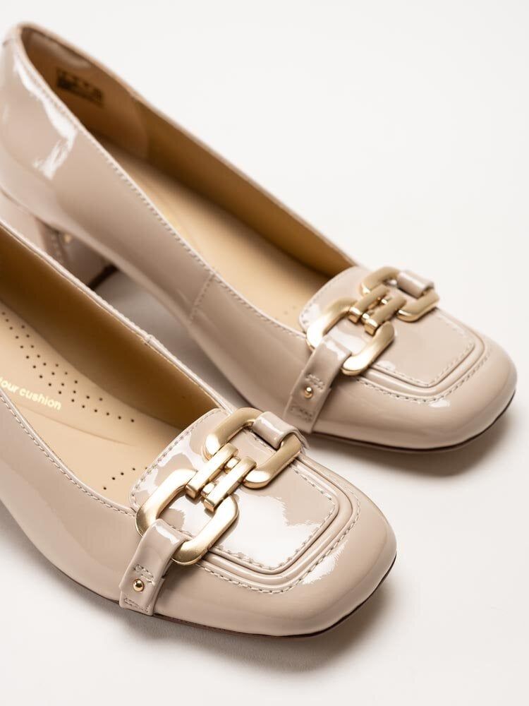 Clarks - Nyta45 Court D - Ljusbeige pumps i skinn-lack