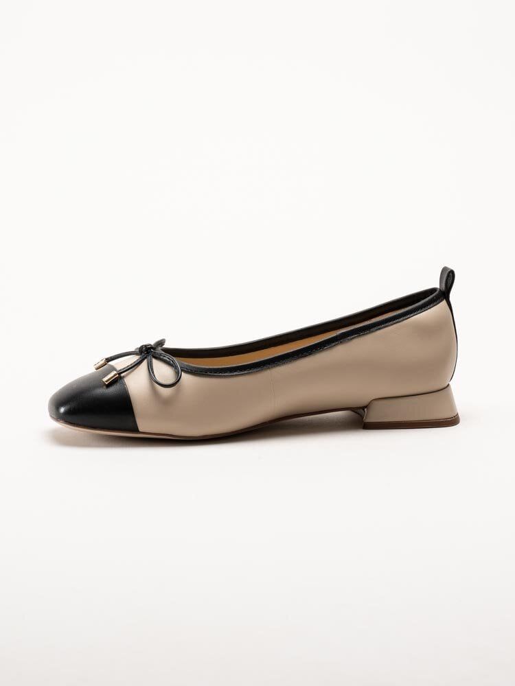Clarks - Ubree15 Poppy D - Beige ballerina pumps i skinn