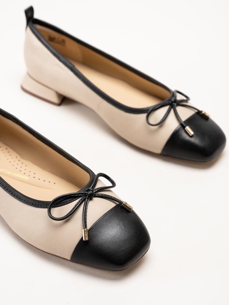 Clarks - Ubree15 Poppy D - Beige ballerina pumps i skinn