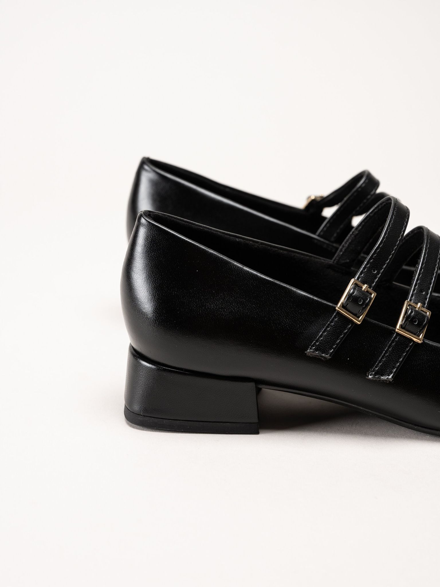 Marco Tozzi - Svarta pumps i skinnimitation