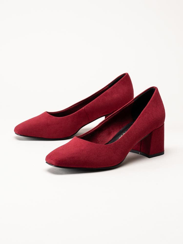 Marco Tozzi - Röda pumps i mockaimitation