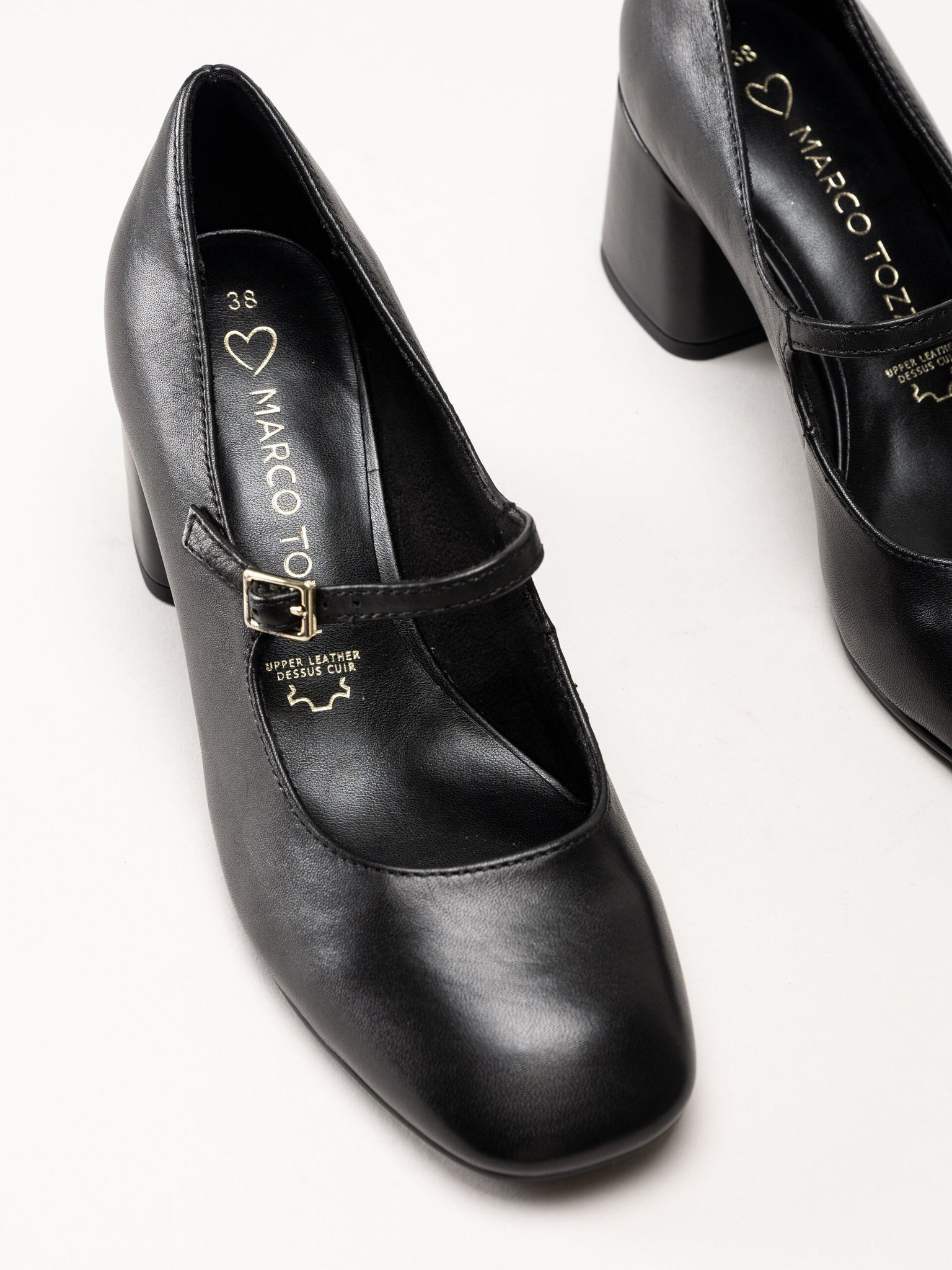 Marco Tozzi - Svarta pumps med slejf