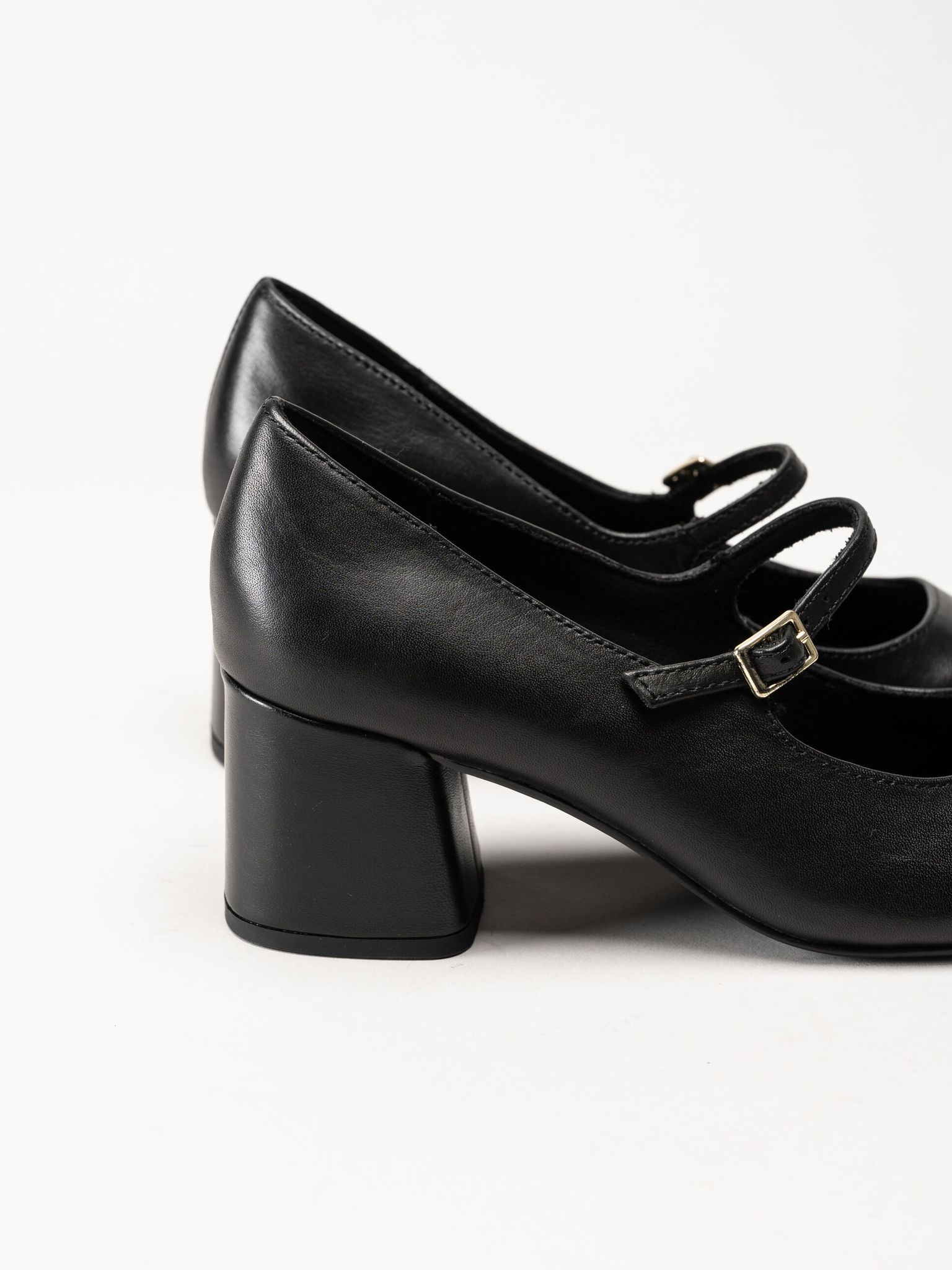 Marco Tozzi - Svarta pumps med slejf