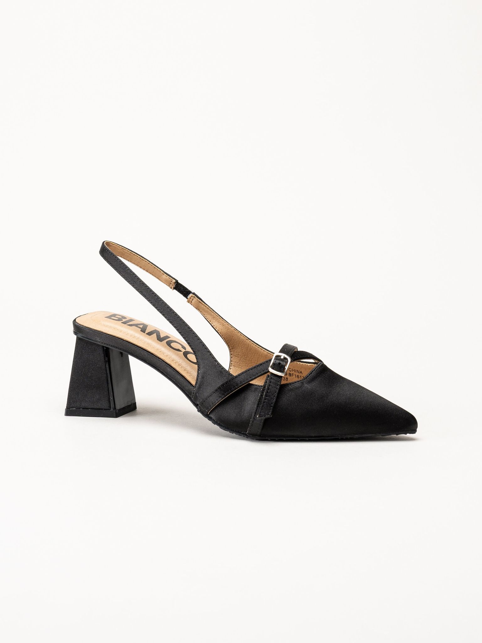 Bianco - Biamaralyn Buckle - Svarta slingback pumps i satin