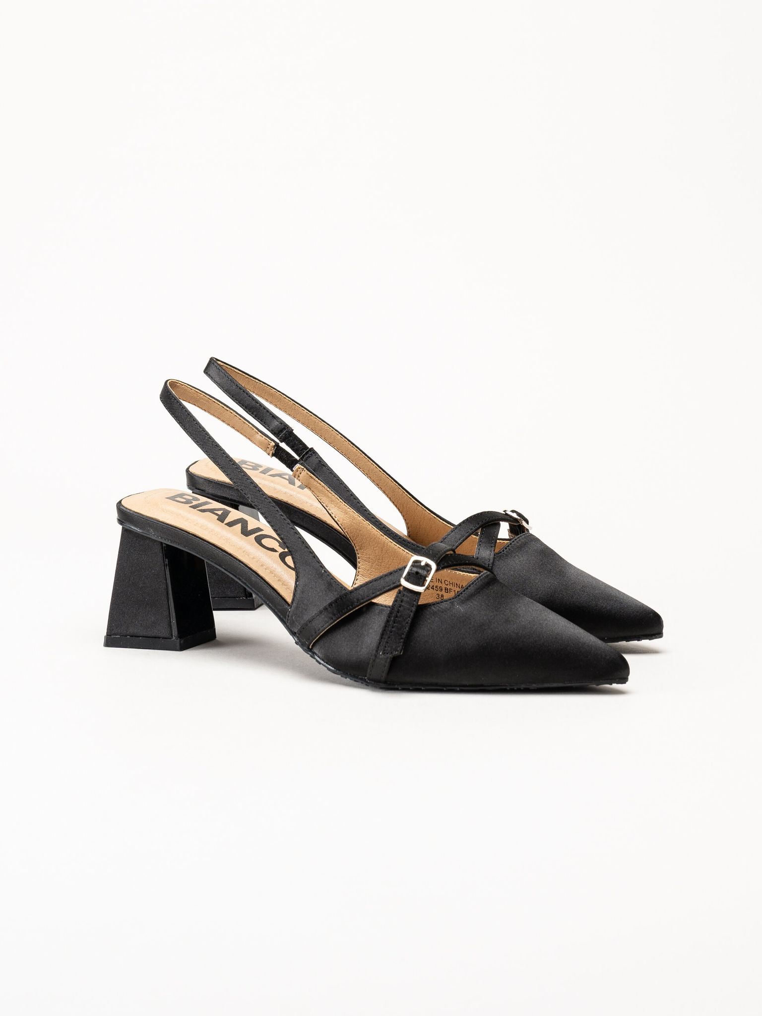 Bianco - Biamaralyn Buckle - Svarta slingback pumps i satin