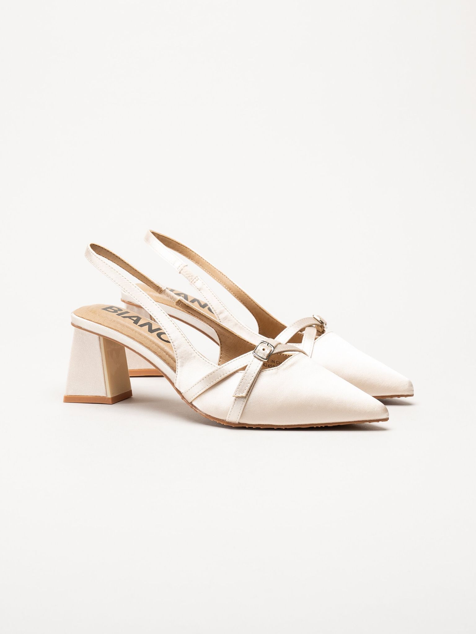 Bianco - Biamaralyn Buckle - Offwhite slingback pumps i satin