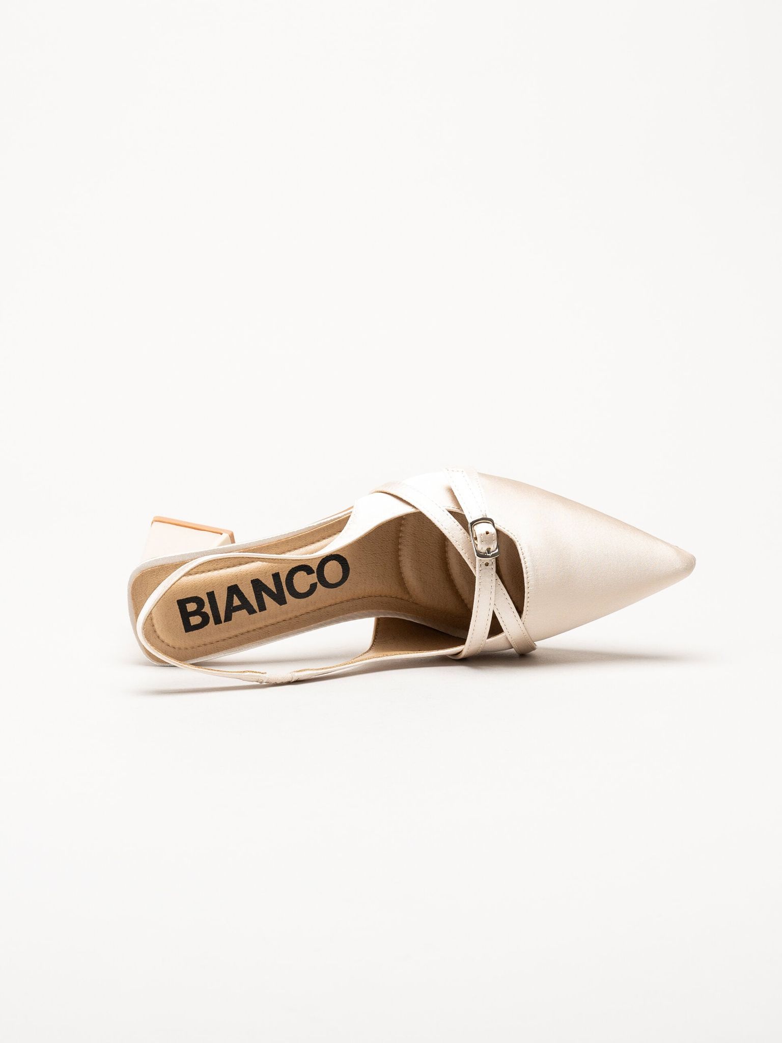 Bianco - Biamaralyn Buckle - Offwhite slingback pumps i satin
