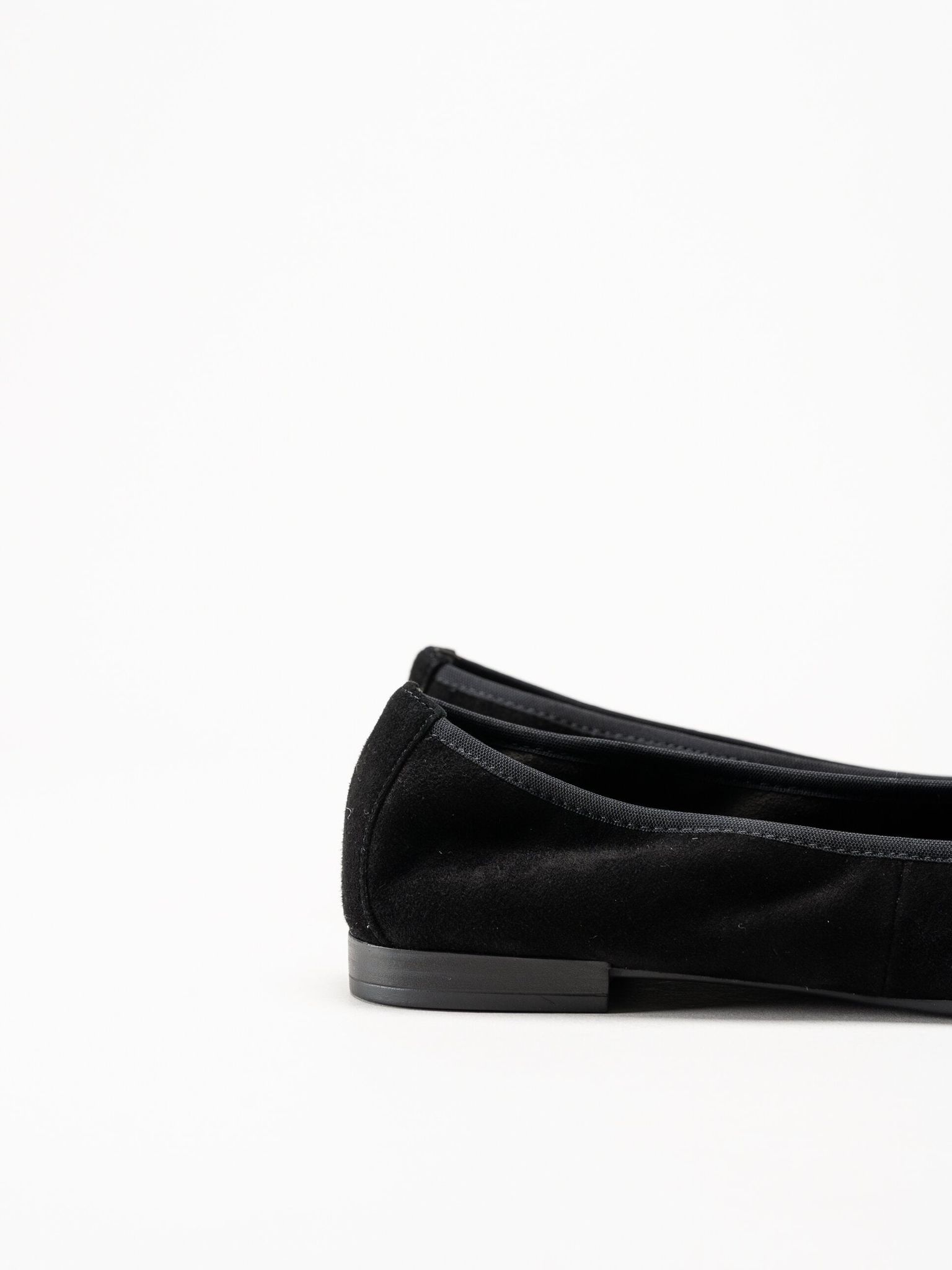 Tamaris - Svarta ballerinaskor i mocka