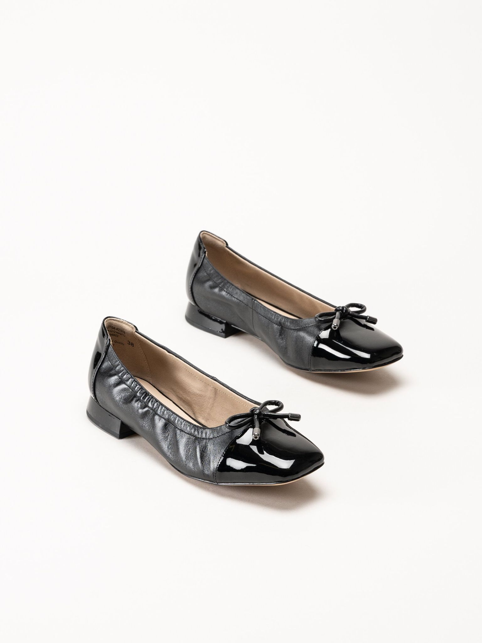 Caprice - Svarta ballerinaskor i skinn