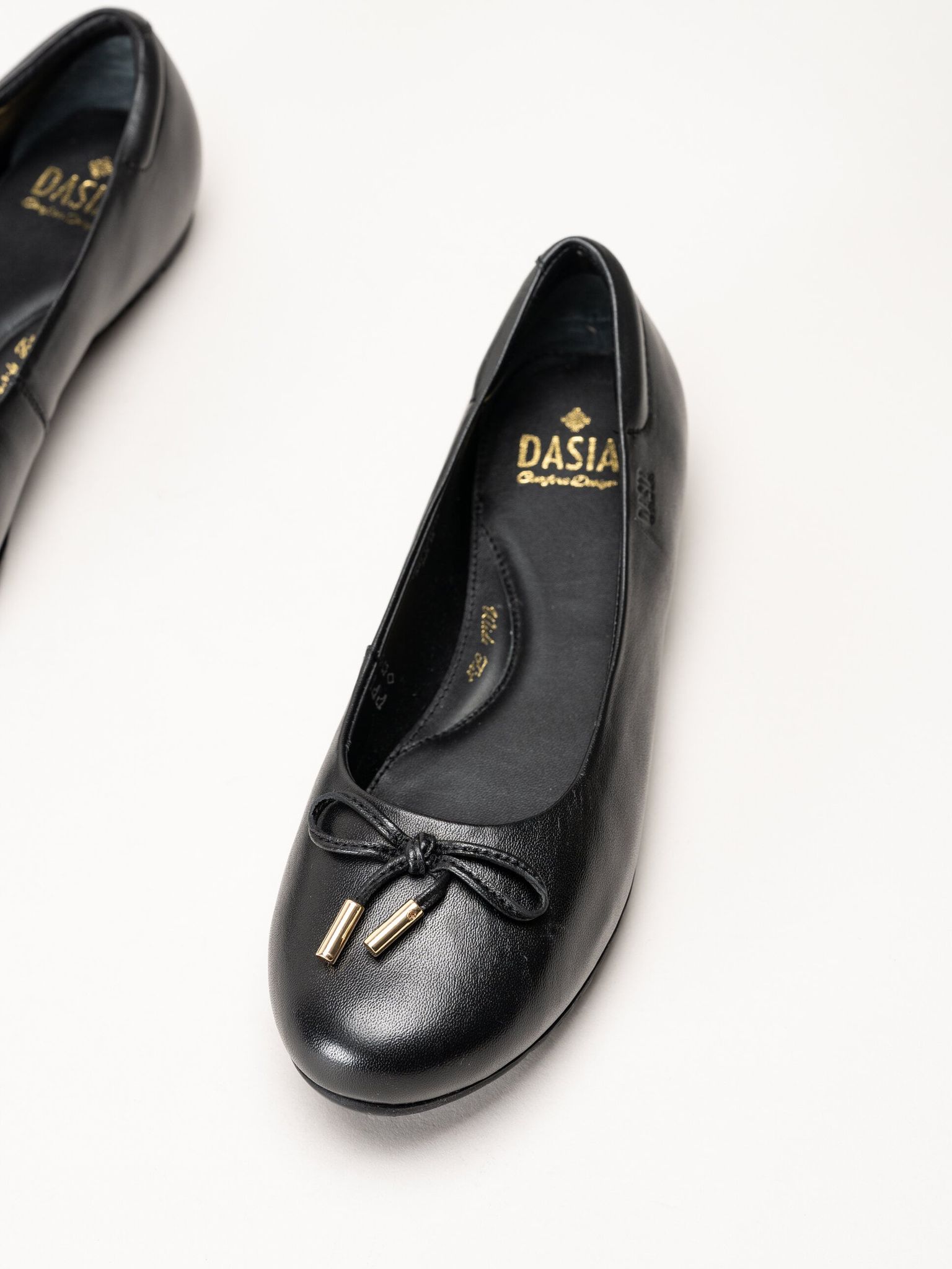 Dasia - Line - Svarta ballerinaskor i skinn