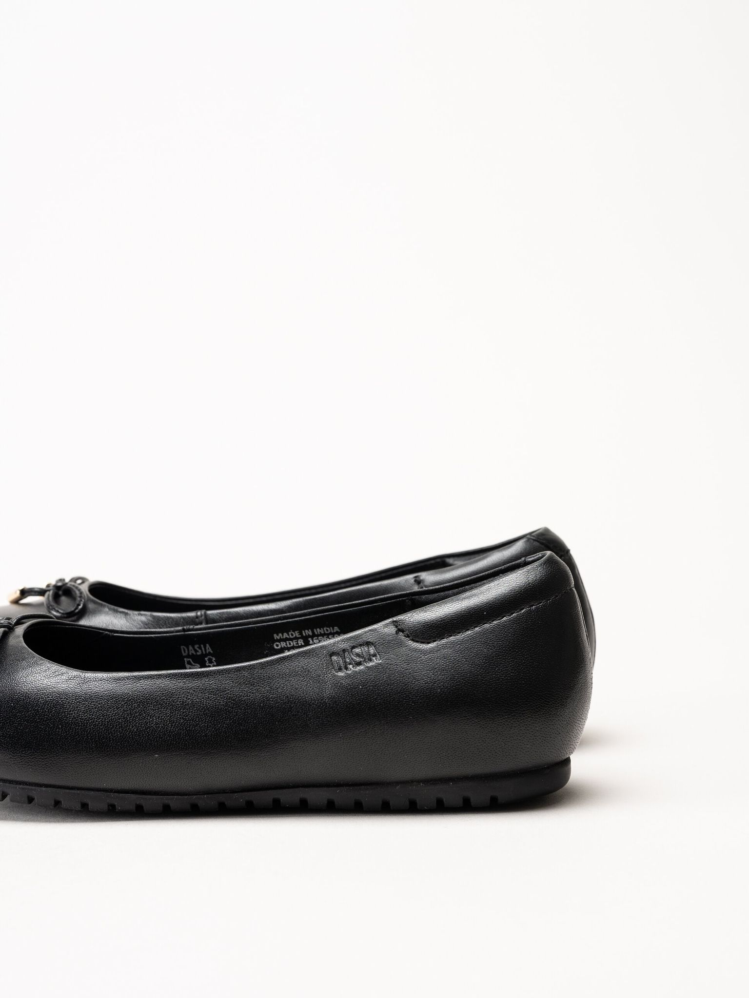 Dasia - Line - Svarta ballerinaskor i skinn