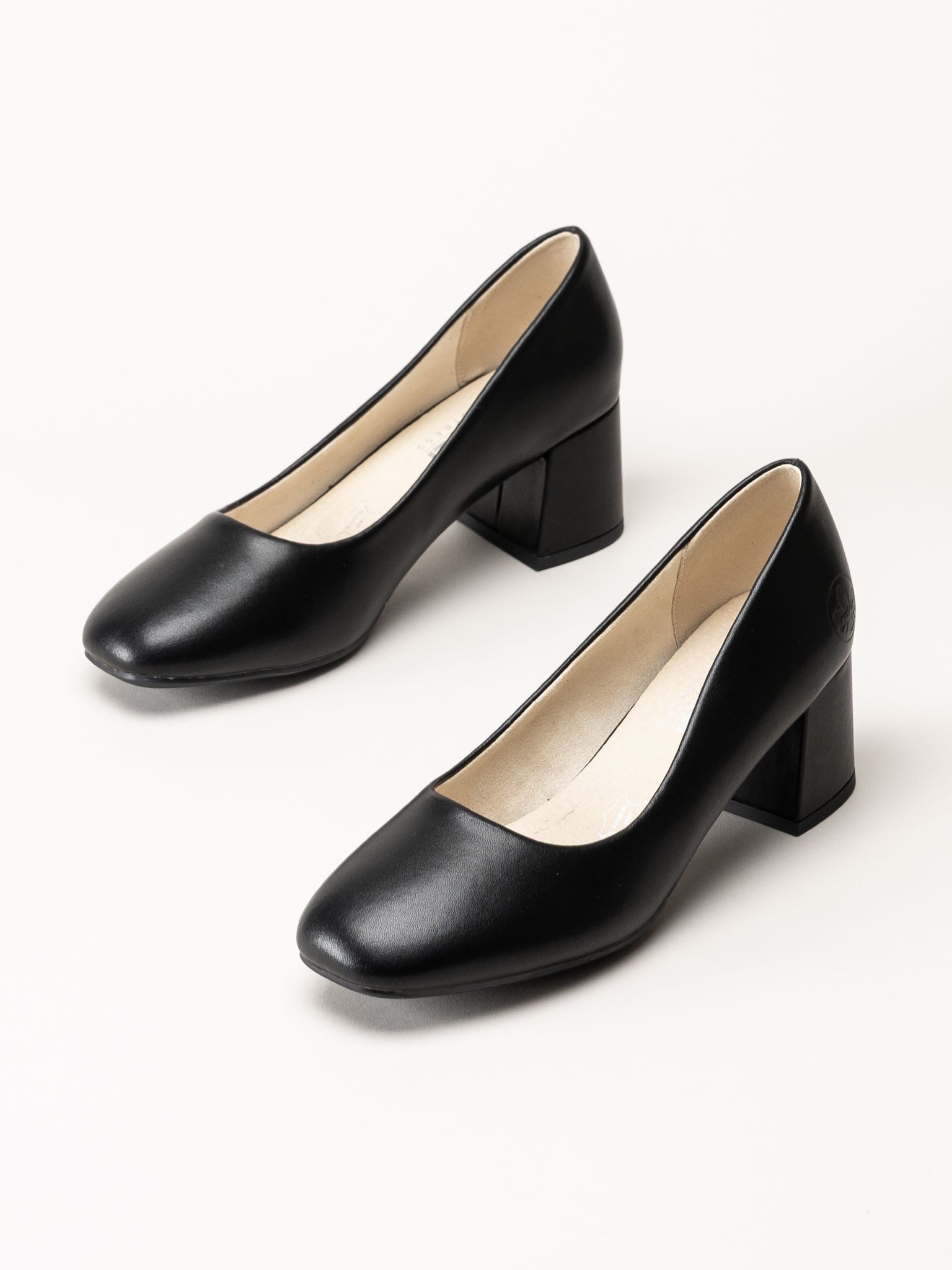 Rieker - Svarta skinnpumps