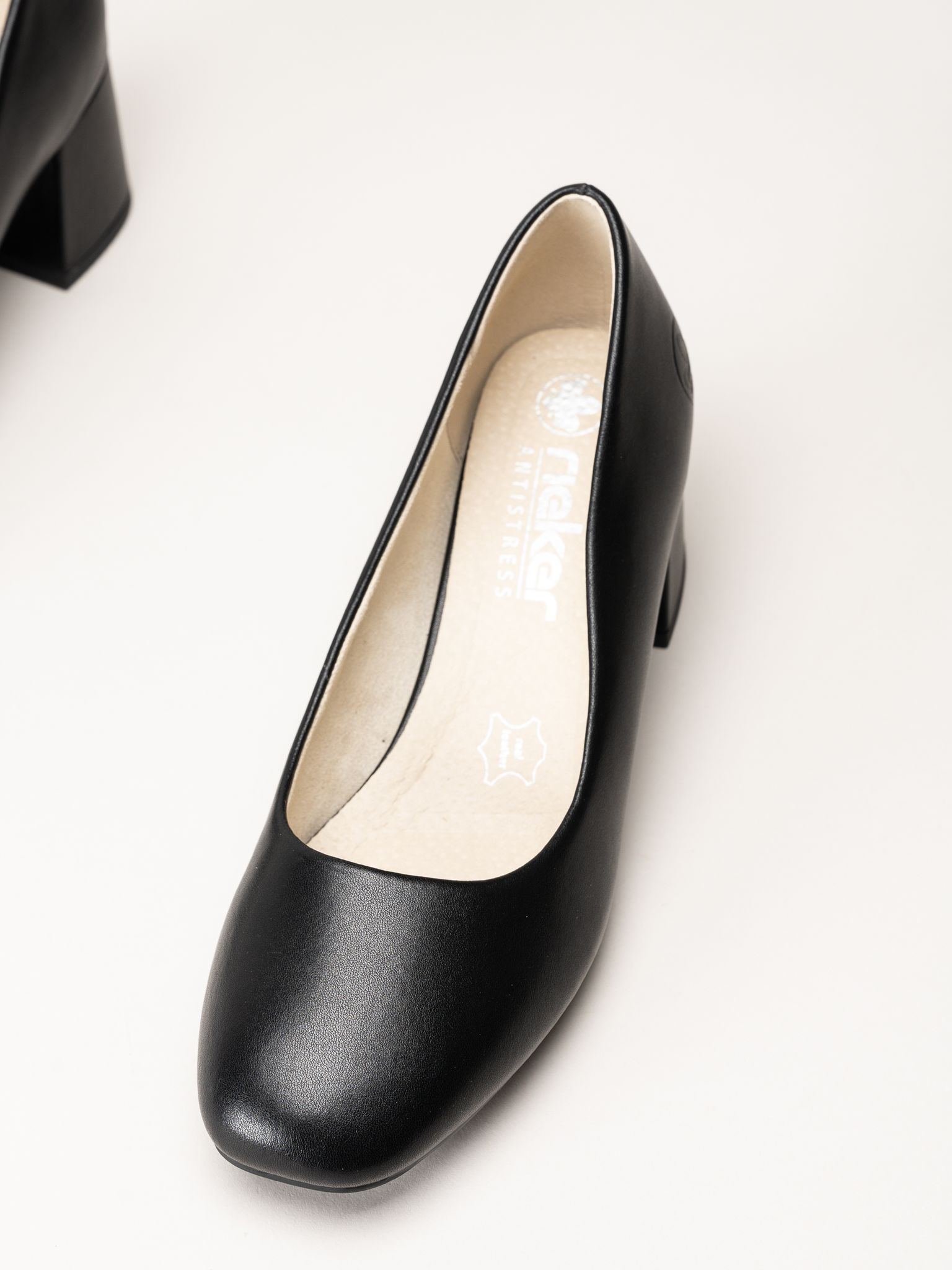 Rieker - Svarta skinnpumps