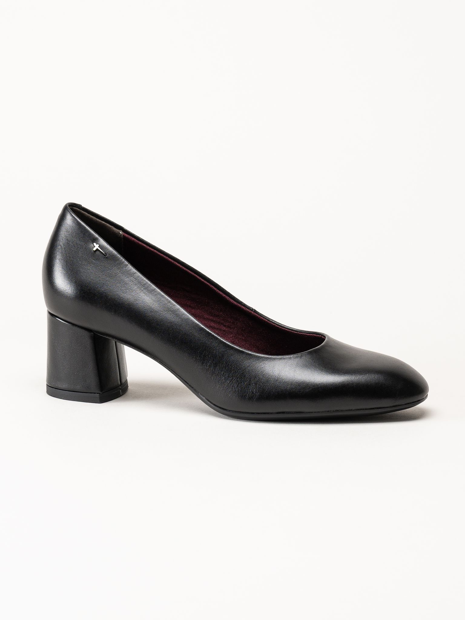 Tamaris - Svarta pumps i skinn