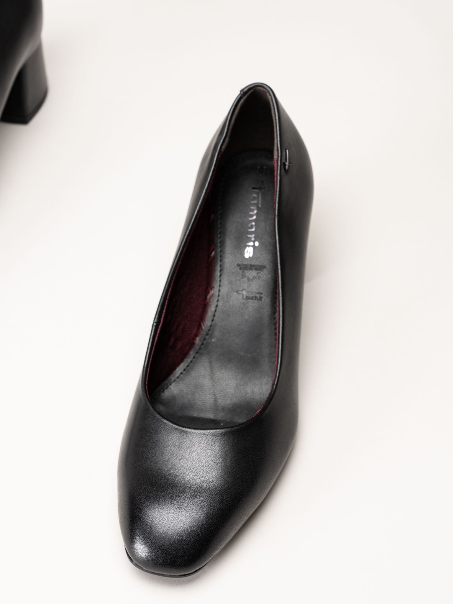 Tamaris - Svarta pumps i skinn