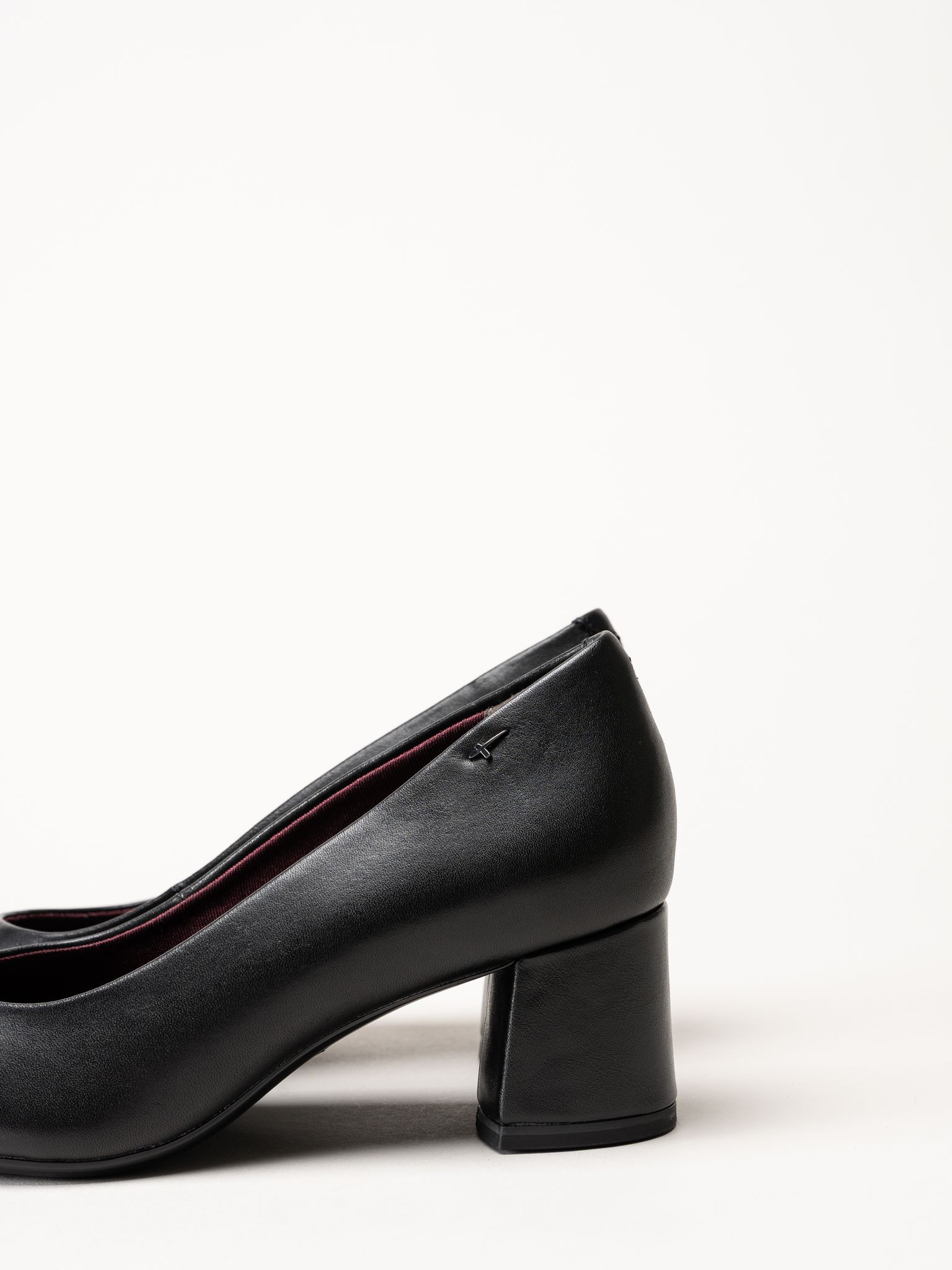 Tamaris - Svarta pumps i skinn