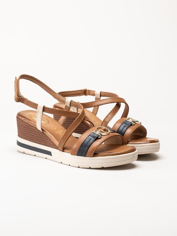 Tamaris Wide - Bruna kilklackade sandaletter i skinn