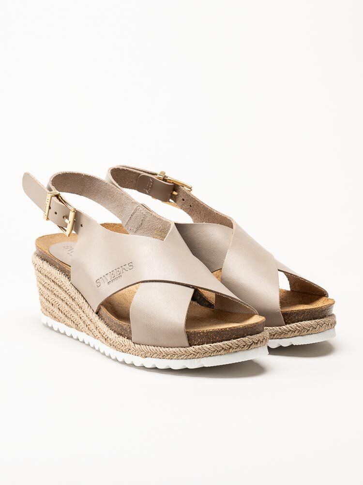 Sweeks - Selma Cross - Beige kilklackade sandaletter i skinn