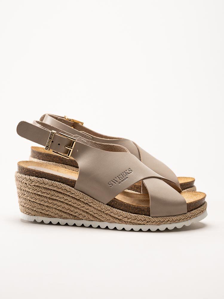 Sweeks - Selma Cross - Beige kilklackade sandaletter i skinn