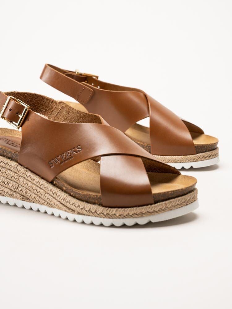 Sweeks - Selma Cross - Bruna kilklackade sandaletter i skinn